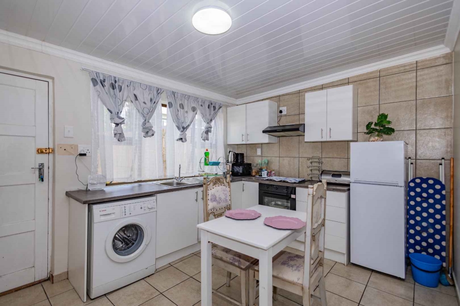 To Let 1 Bedroom Property for Rent in Oakdale Western Cape